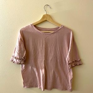 dusty rose cropped tee w/ ruffled sleeves
